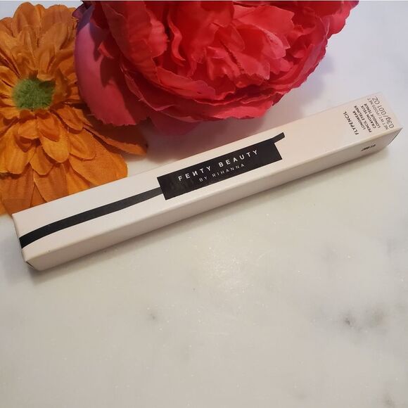 Fenty Flyliner Eyeliner Pencil in Black - Picture 5 of 7